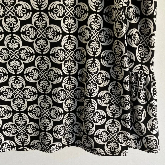 White House Black Market Black and White Patterned A-Line Skirt - Picture 3 of 4